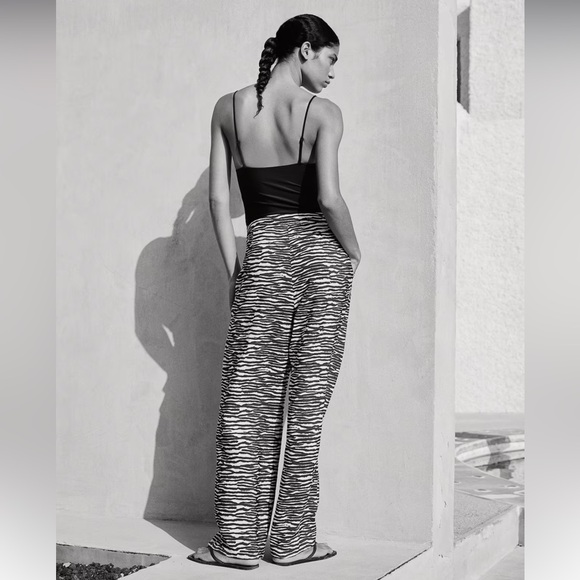 H&M wide leg zebra print pant, US 10 - Picture 3 of 8